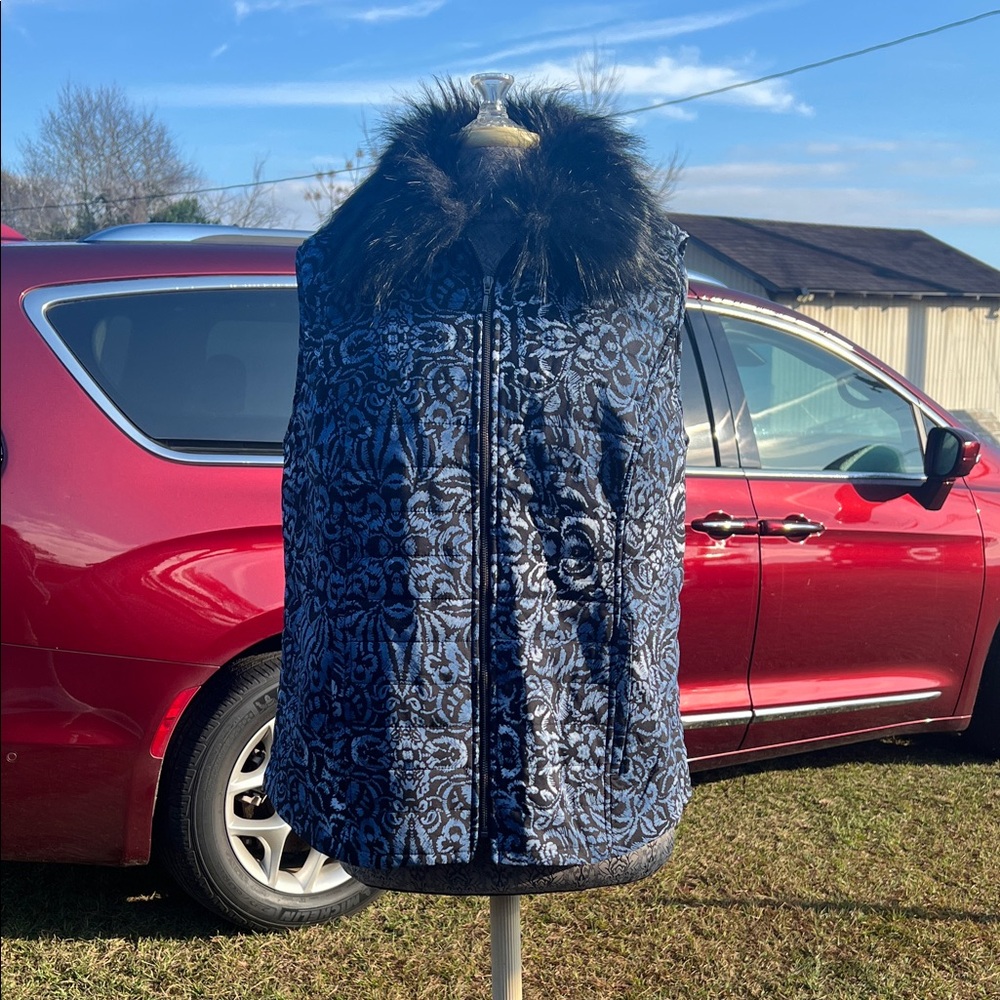 NWT Chico’s Black & Blue Vest with Removable Fur Collar, Size 2